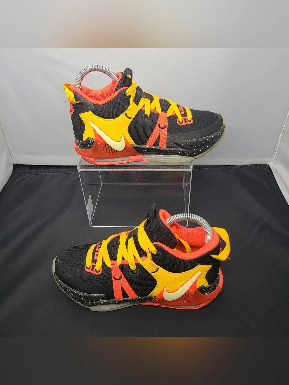 Nike LeBron Witness 7 'Black Bright Crimson Speckled' DQ8650-001 kids size 4Y